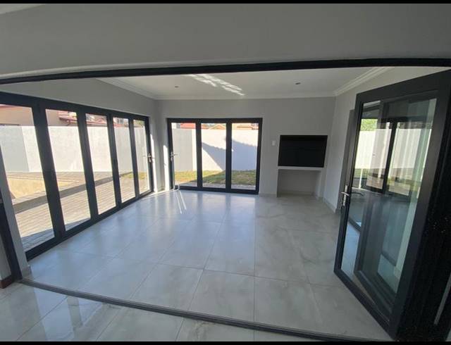 4 BEDROOM HOUSE FOR SALE IN IRENE EXT 70